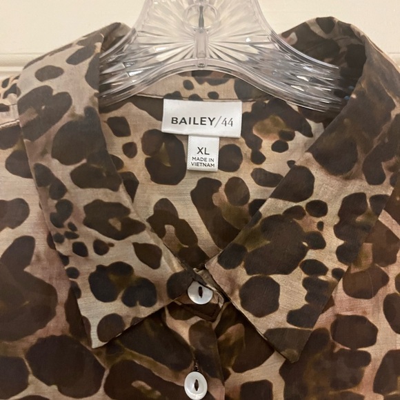 Beautifully Tailored Leopard Print Shirt - Picture 2 of 5